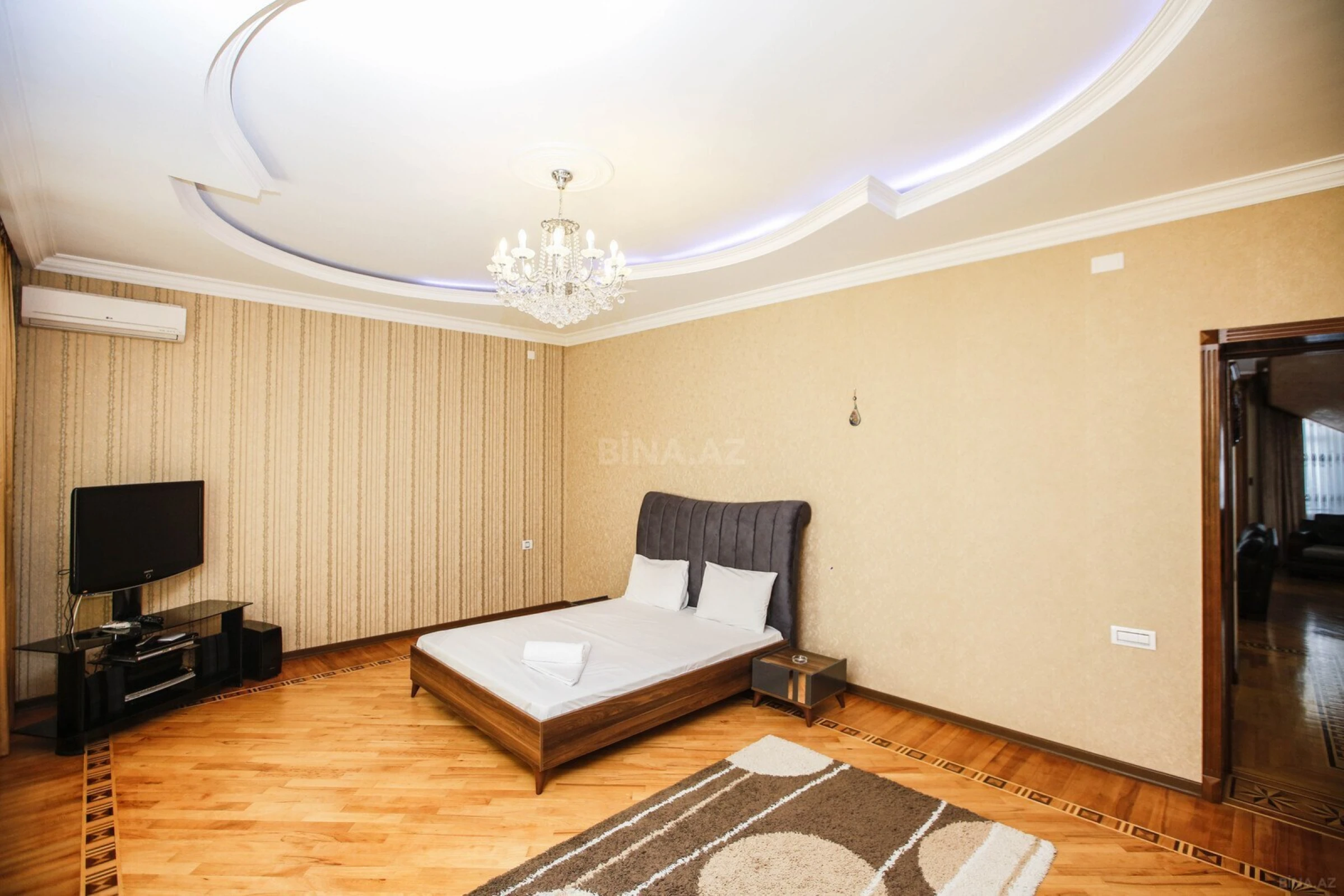 Kirayə verilir 8 otaqlı həyət evi 580 m²
