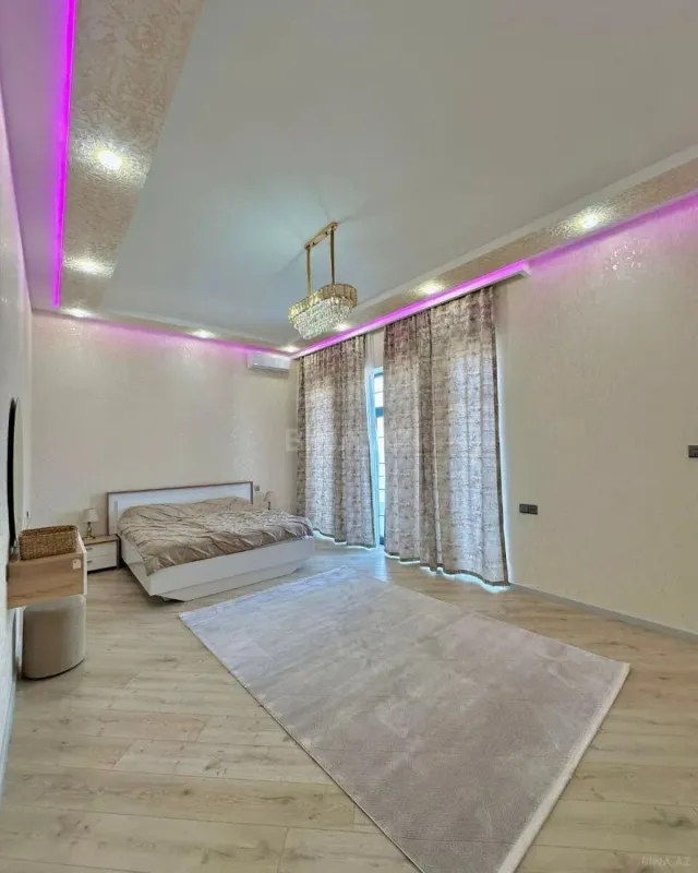 Satılır 4 otaqlı həyət evi 250 m²