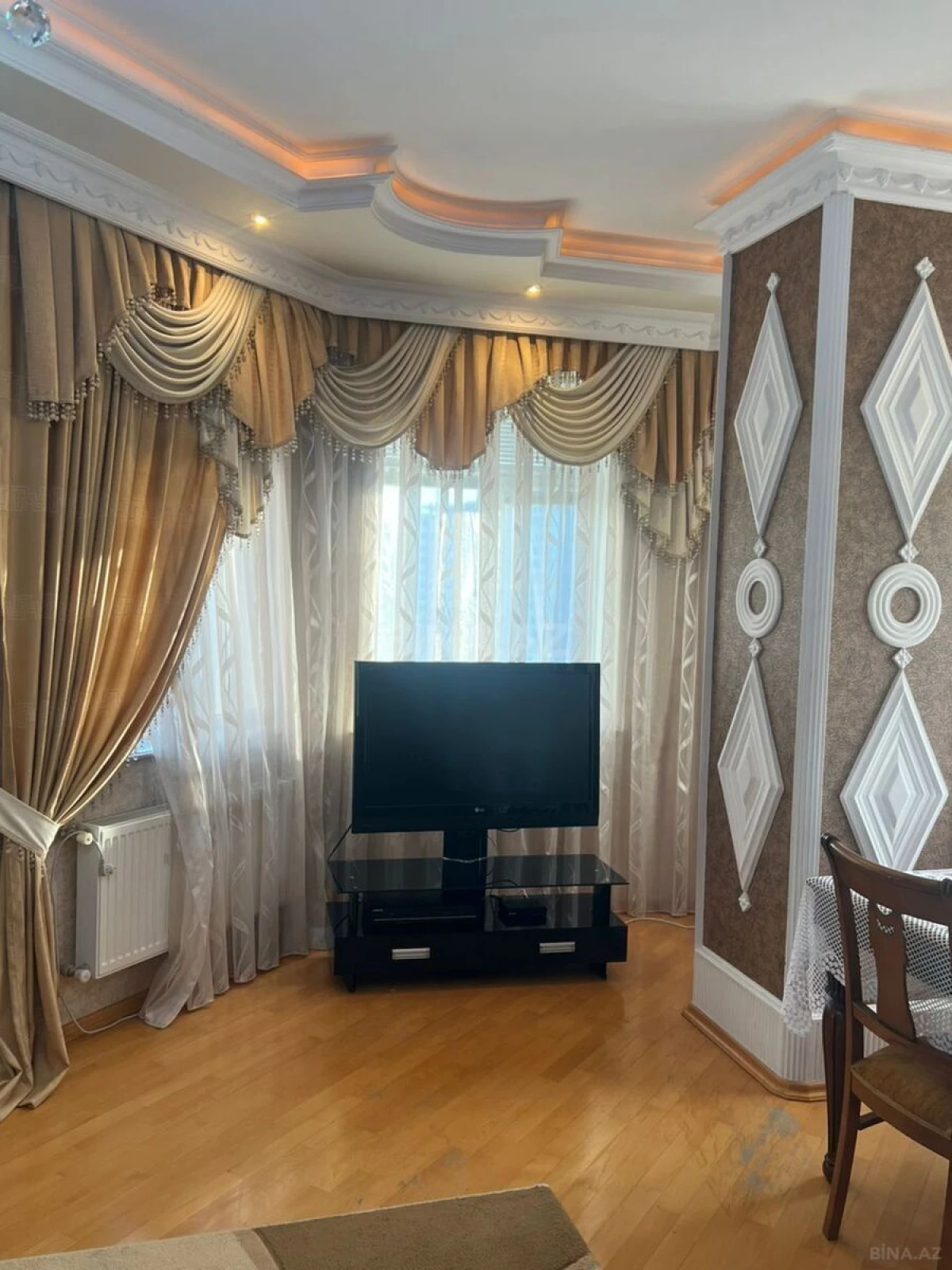 Kirayə verilir 3 otaqlı mənzil 145 m²