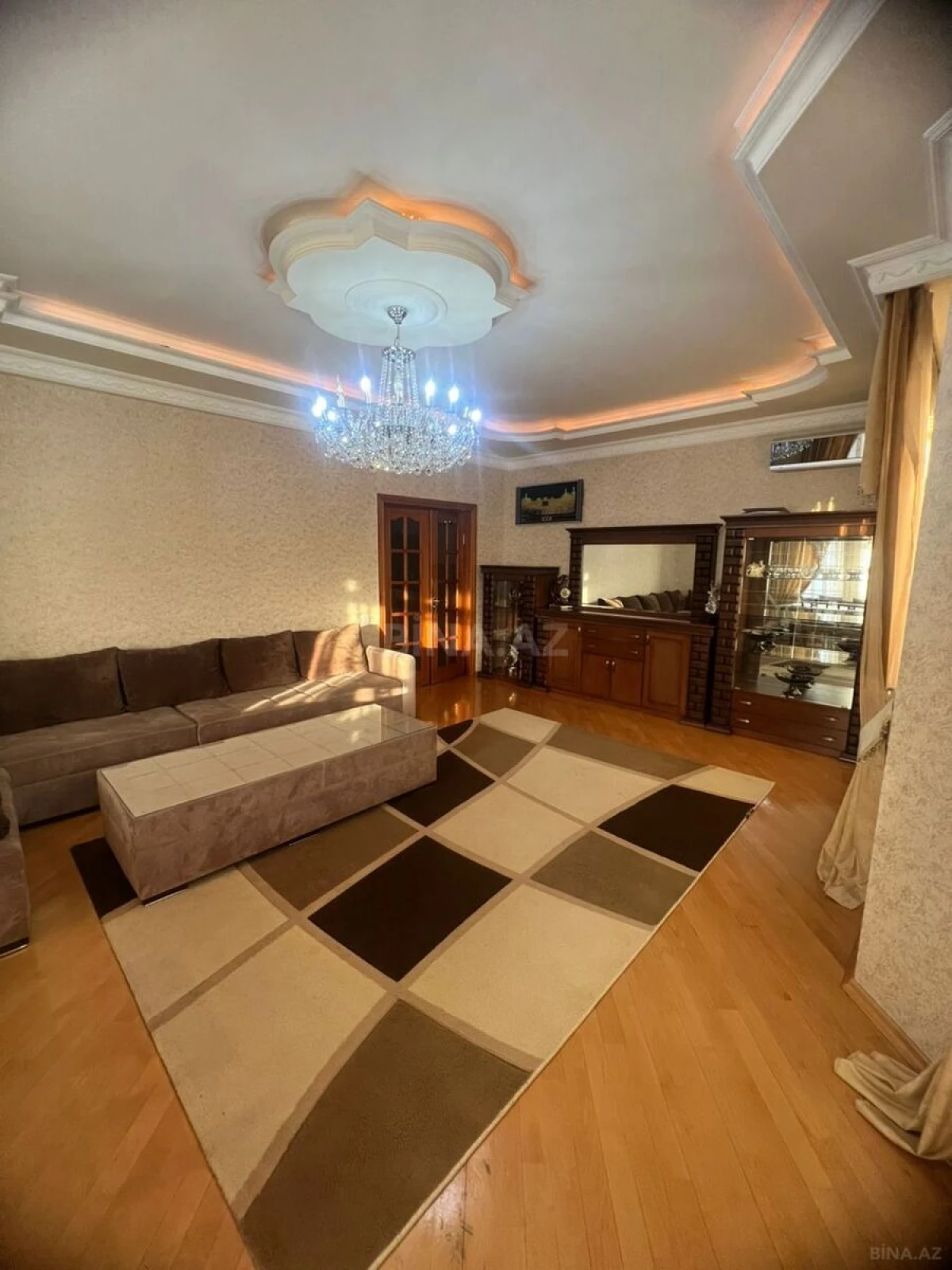 Kirayə verilir 3 otaqlı mənzil 145 m²