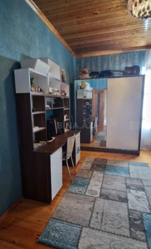 Satılır 10 otaqlı həyət evi 300 m²