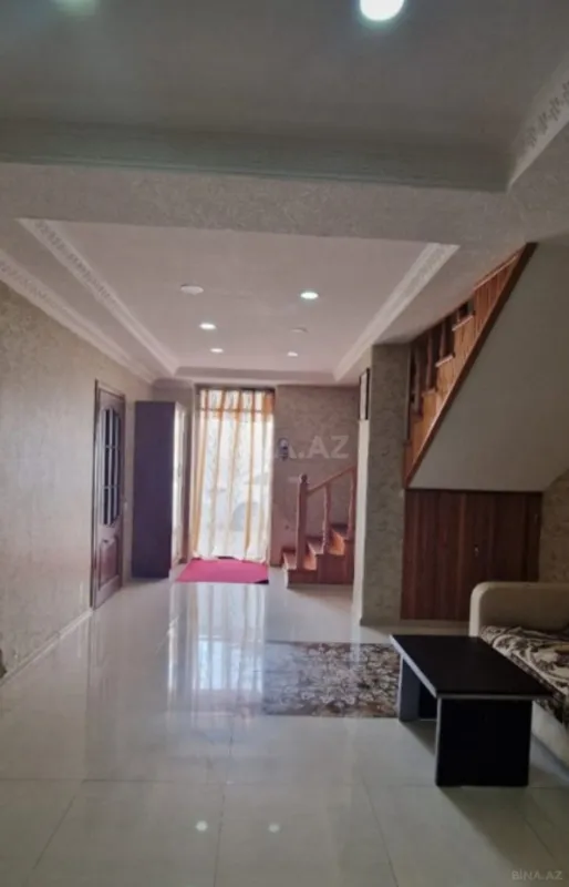 Satılır 10 otaqlı həyət evi 300 m²