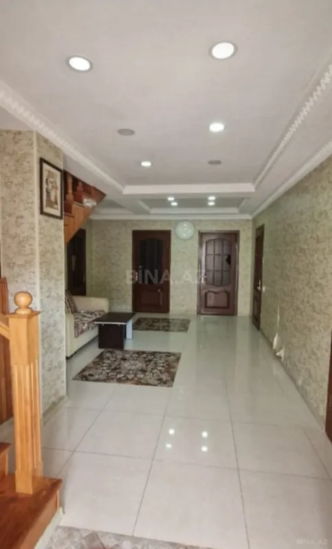Satılır 10 otaqlı həyət evi 300 m²