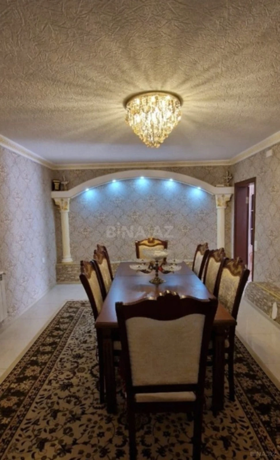Satılır 10 otaqlı həyət evi 300 m²