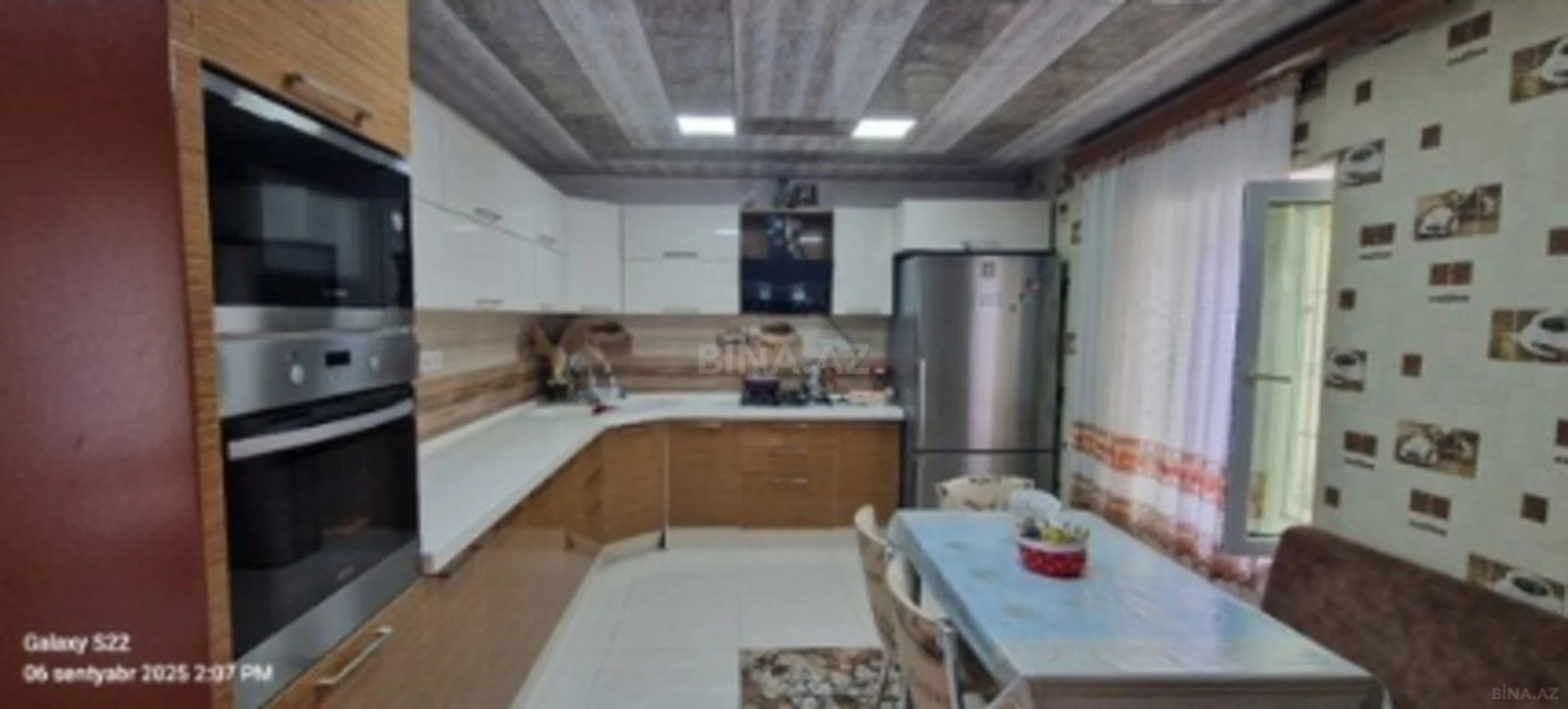 Satılır 10 otaqlı həyət evi 300 m²