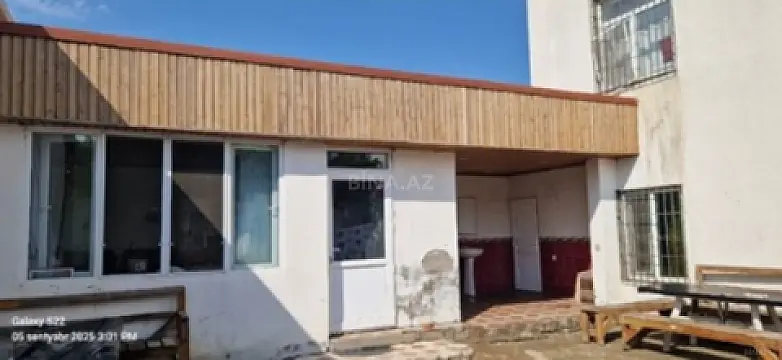 Satılır 10 otaqlı həyət evi 300 m²