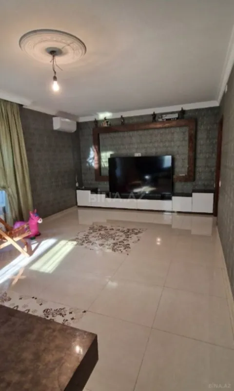 Satılır 10 otaqlı həyət evi 300 m²