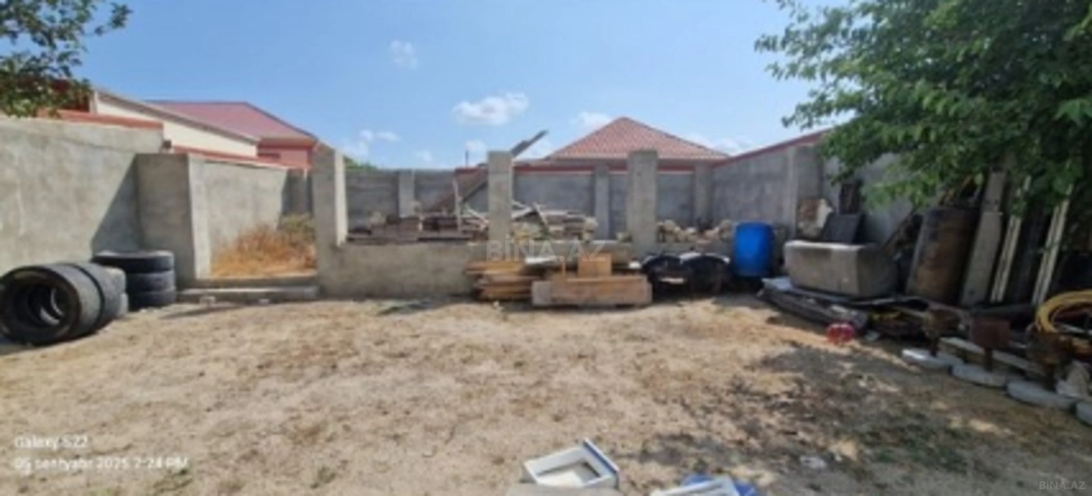 Satılır 10 otaqlı həyət evi 300 m²