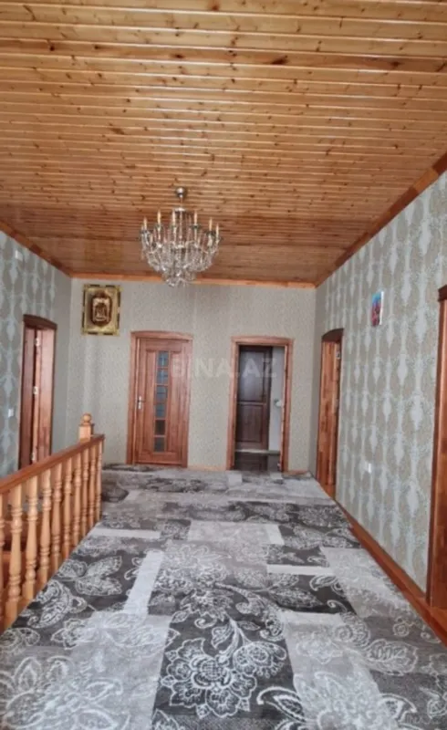 Satılır 10 otaqlı həyət evi 300 m²