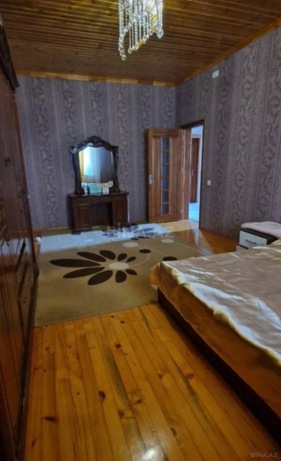 Satılır 10 otaqlı həyət evi 300 m²