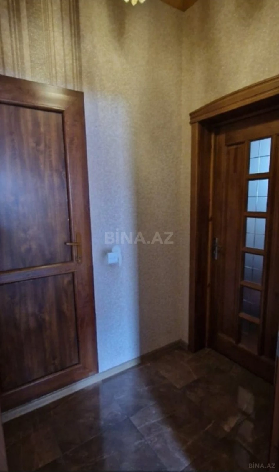 Satılır 10 otaqlı həyət evi 300 m²