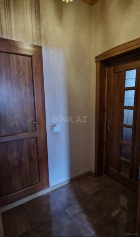 Satılır 10 otaqlı həyət evi 300 m²