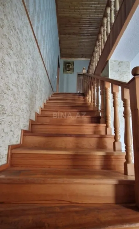 Satılır 10 otaqlı həyət evi 300 m²