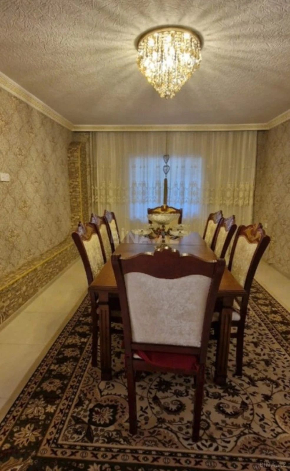 Satılır 10 otaqlı həyət evi 300 m²