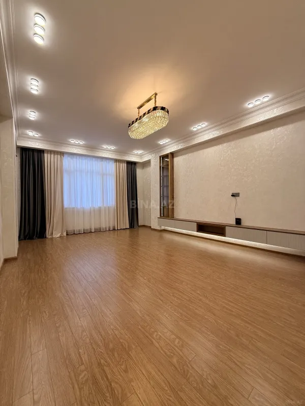 Satılır 3 otaqlı mənzil 146 m²