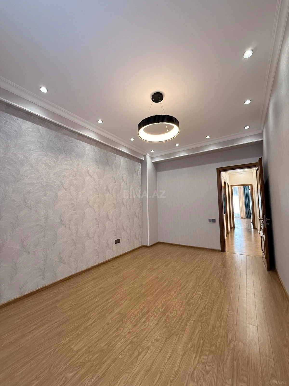 Satılır 3 otaqlı mənzil 146 m²