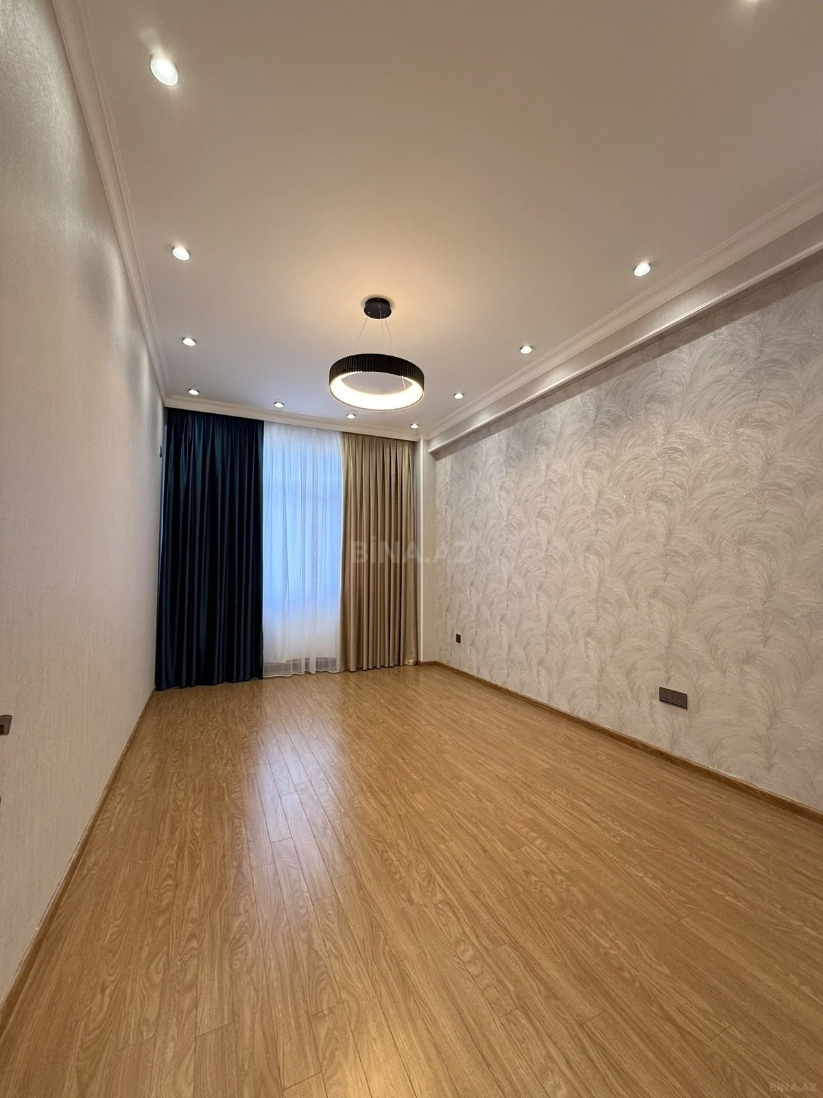 Satılır 3 otaqlı mənzil 146 m²