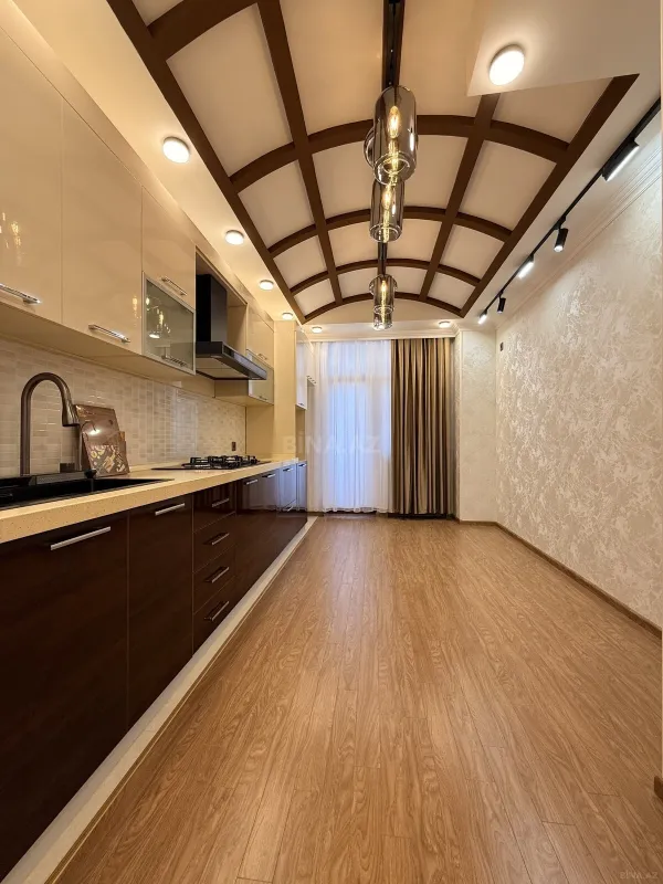 Satılır 3 otaqlı mənzil 146 m²