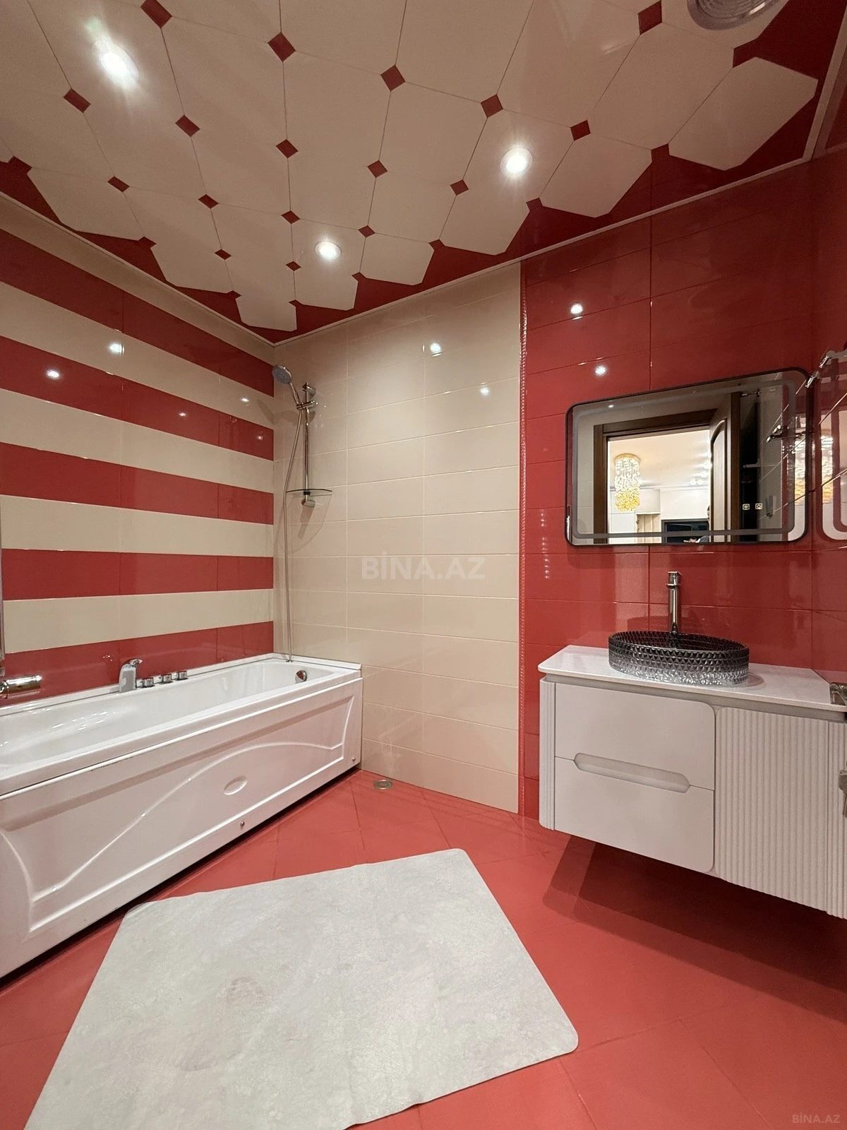 Satılır 3 otaqlı mənzil 146 m²