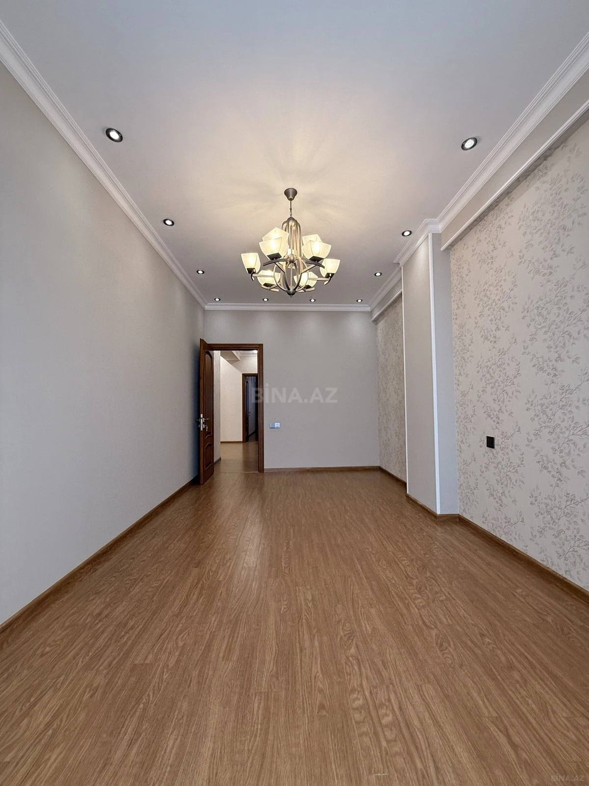 Satılır 3 otaqlı mənzil 146 m²