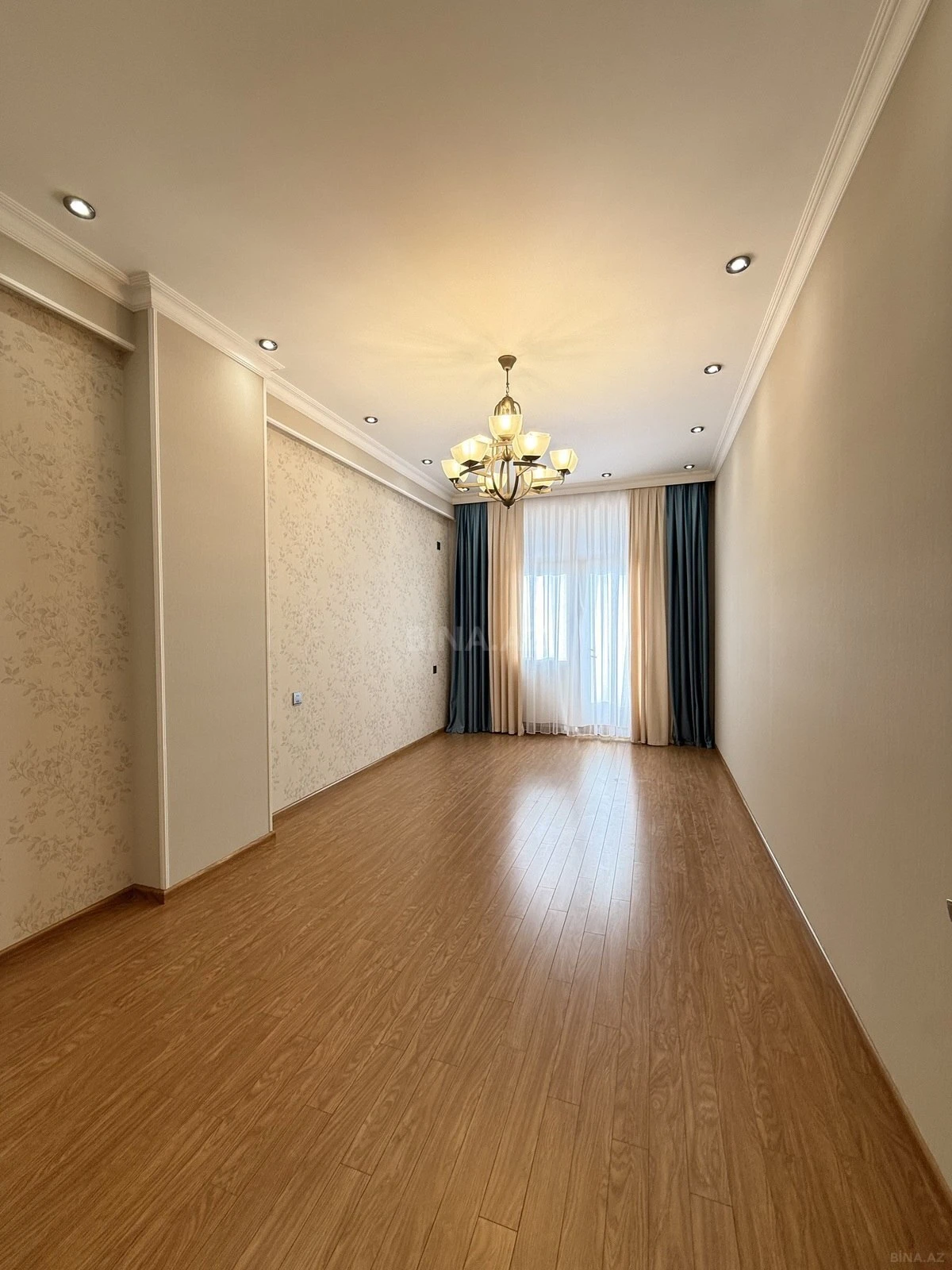 Satılır 3 otaqlı mənzil 146 m²