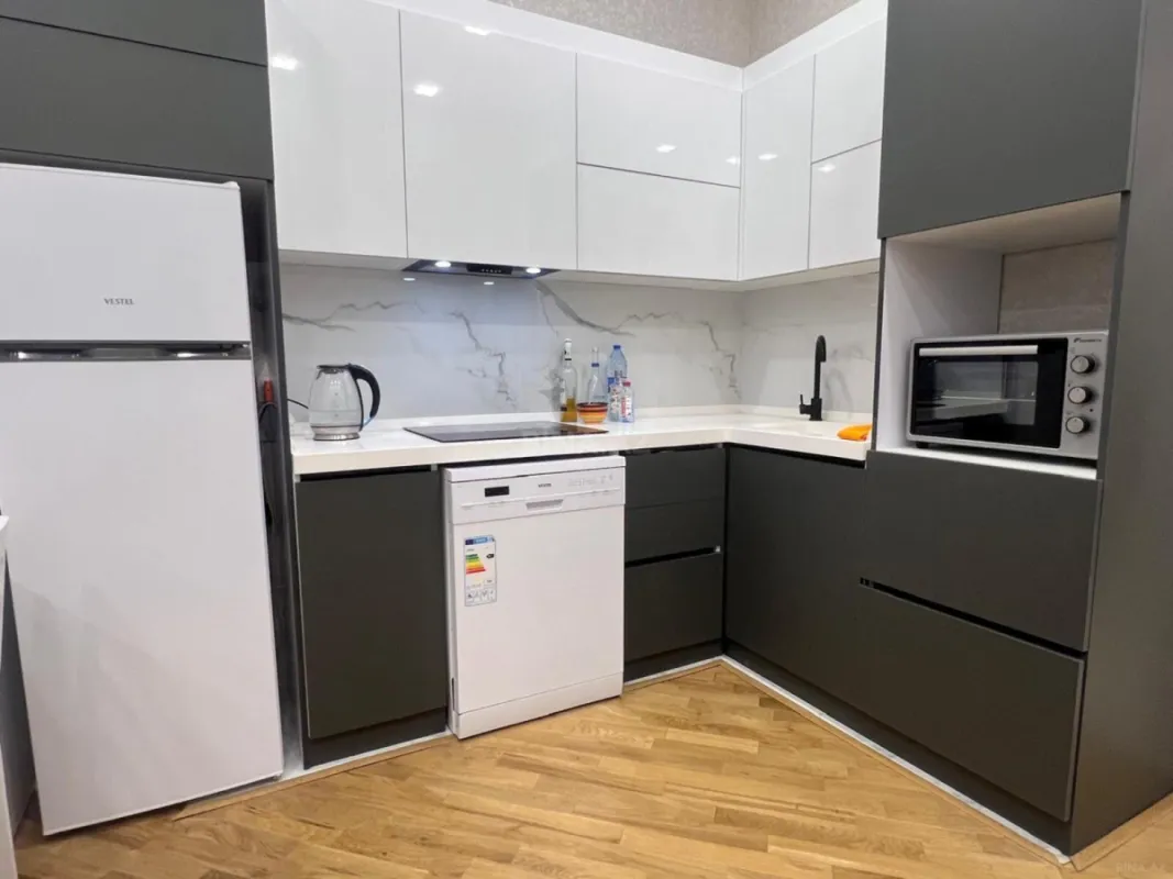 Kirayə verilir 2 otaqlı mənzil 65 m²