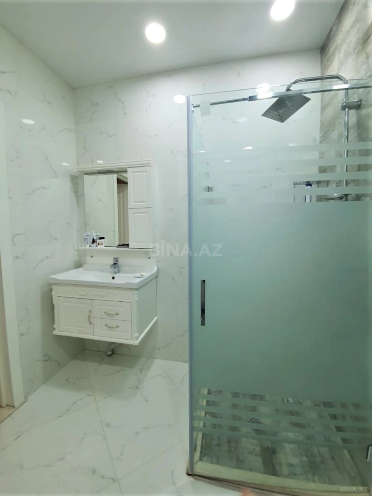 Kirayə verilir 3 otaqlı mənzil 120 m²