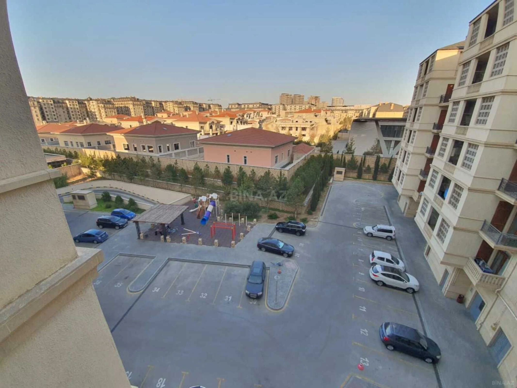 Kirayə verilir 3 otaqlı mənzil 120 m²