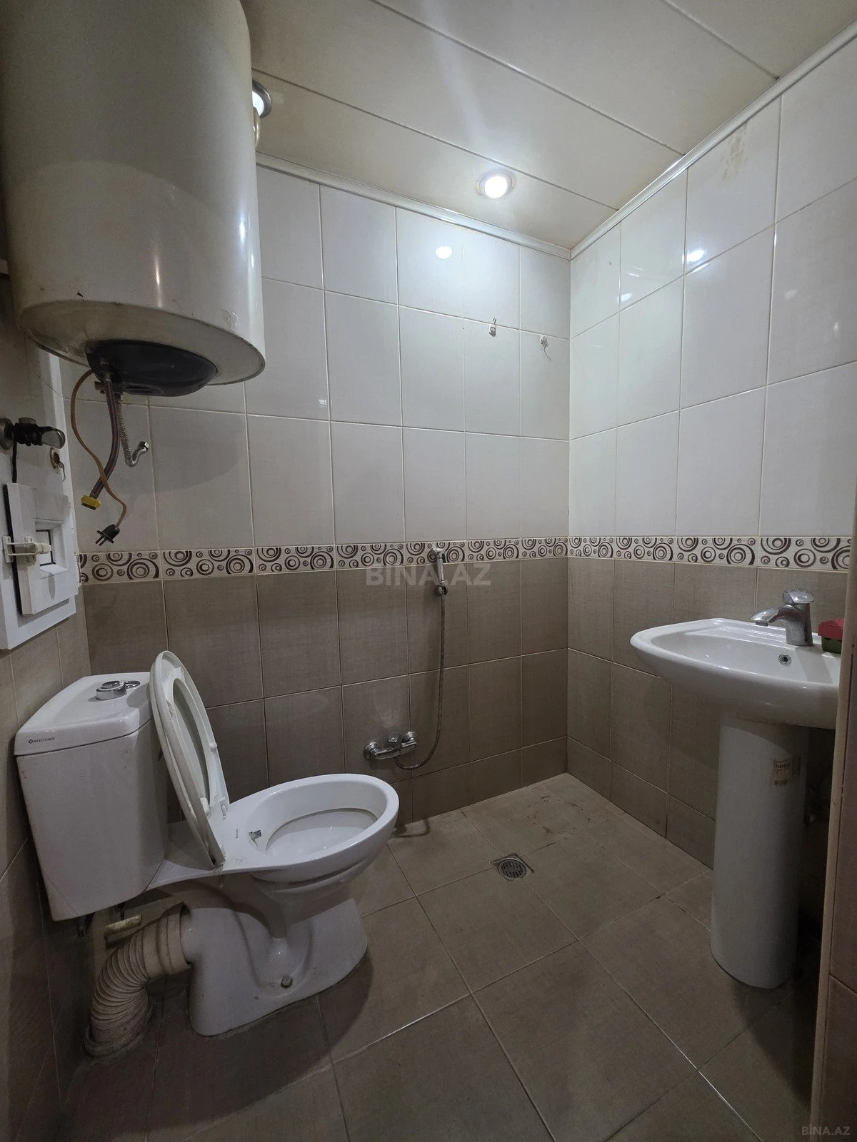 Satılır 2 otaqlı mənzil 82 m²