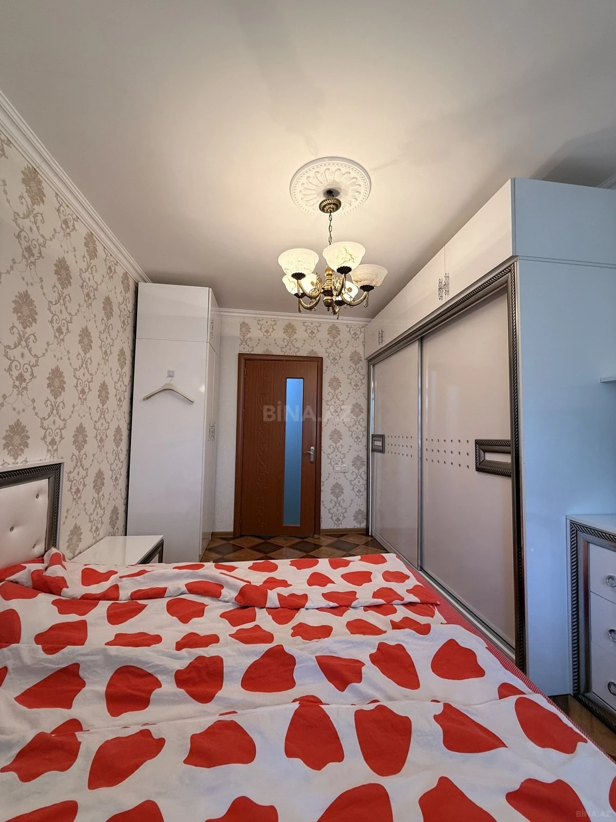 Satılır 4 otaqlı mənzil 85 m²