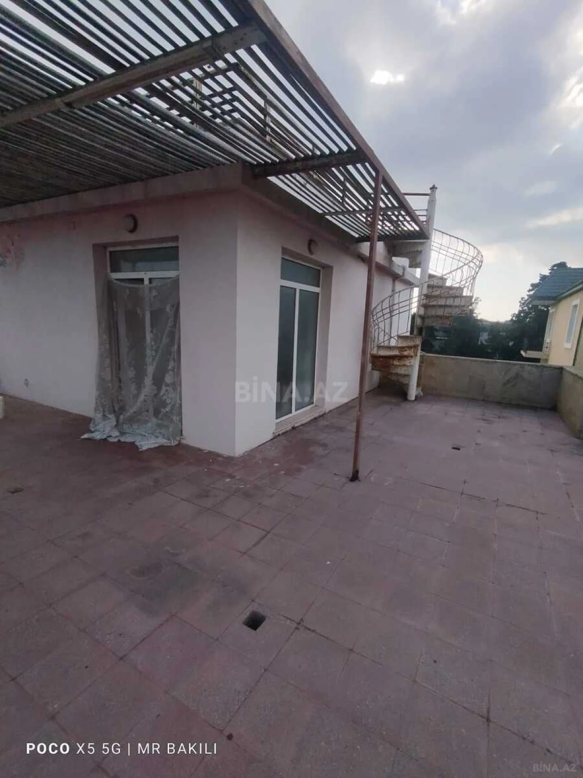 Satılır həyət evi 300 m²