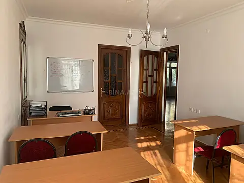 Kirayə verilir 5 otaqlı ofis 220 m²