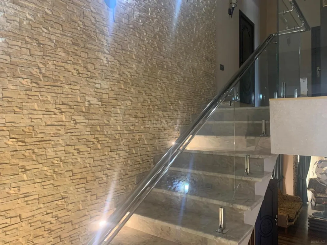 Satılır 5 otaqlı həyət evi 250 m²