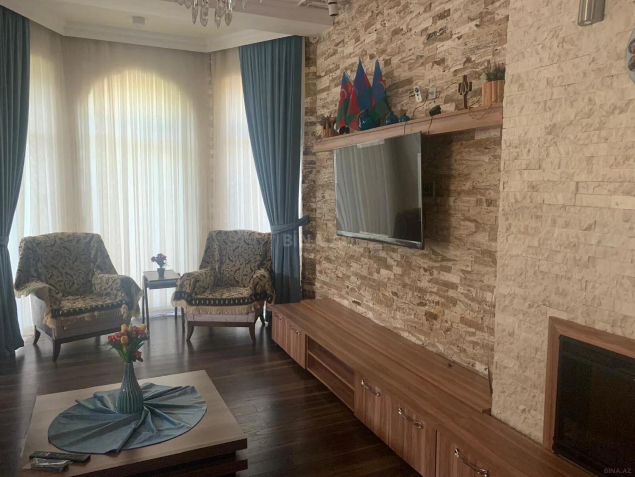 Satılır 5 otaqlı həyət evi 250 m²