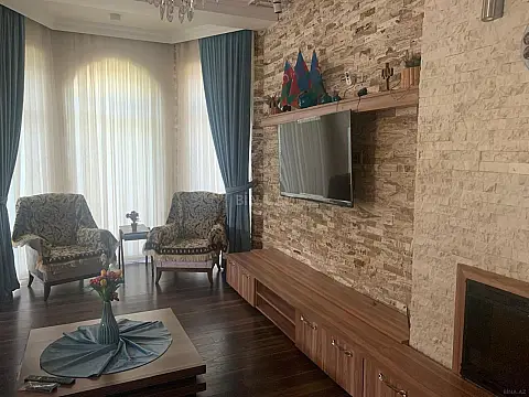 Satılır 5 otaqlı həyət evi 250 m²