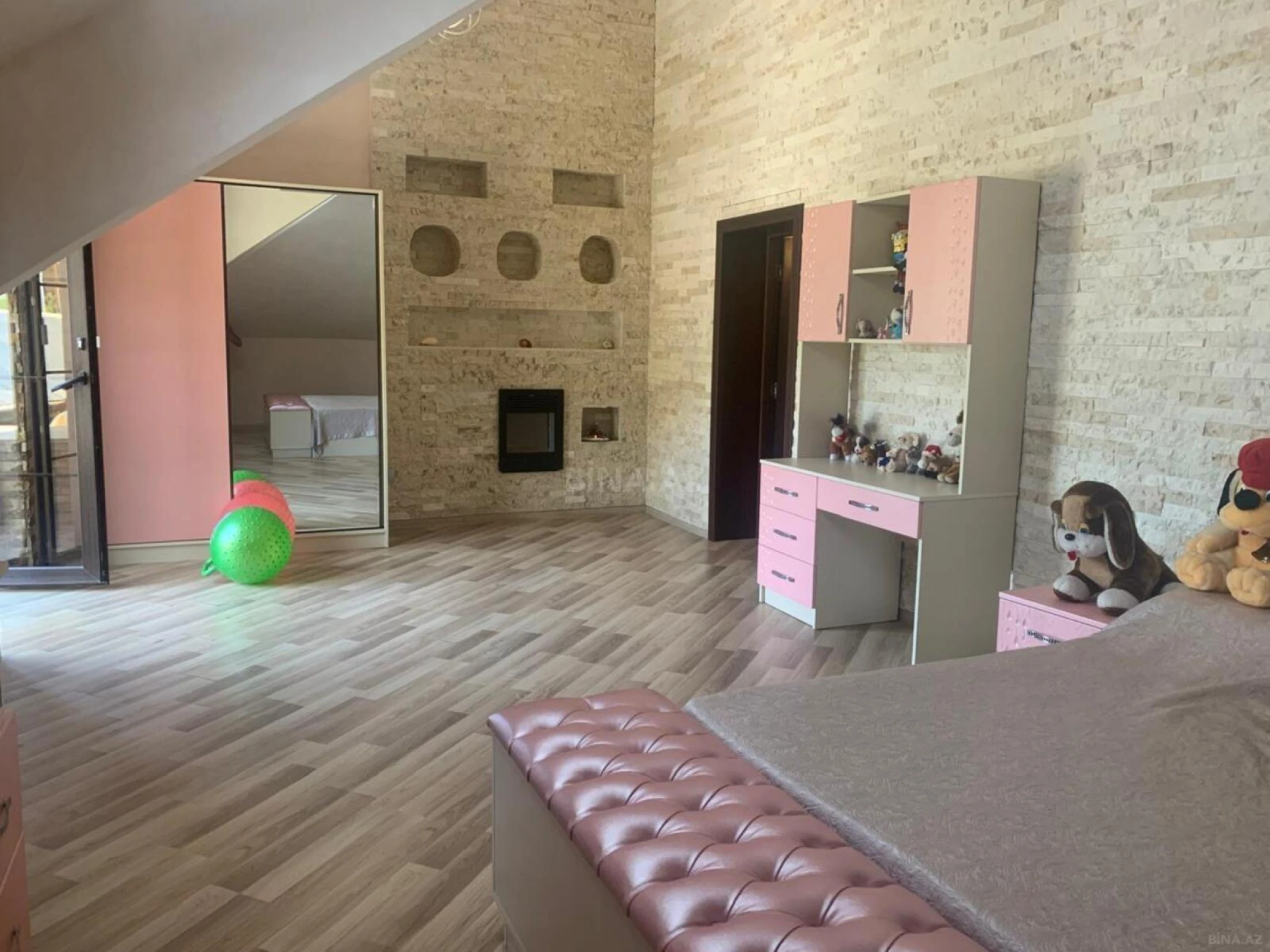 Satılır 5 otaqlı həyət evi 250 m²