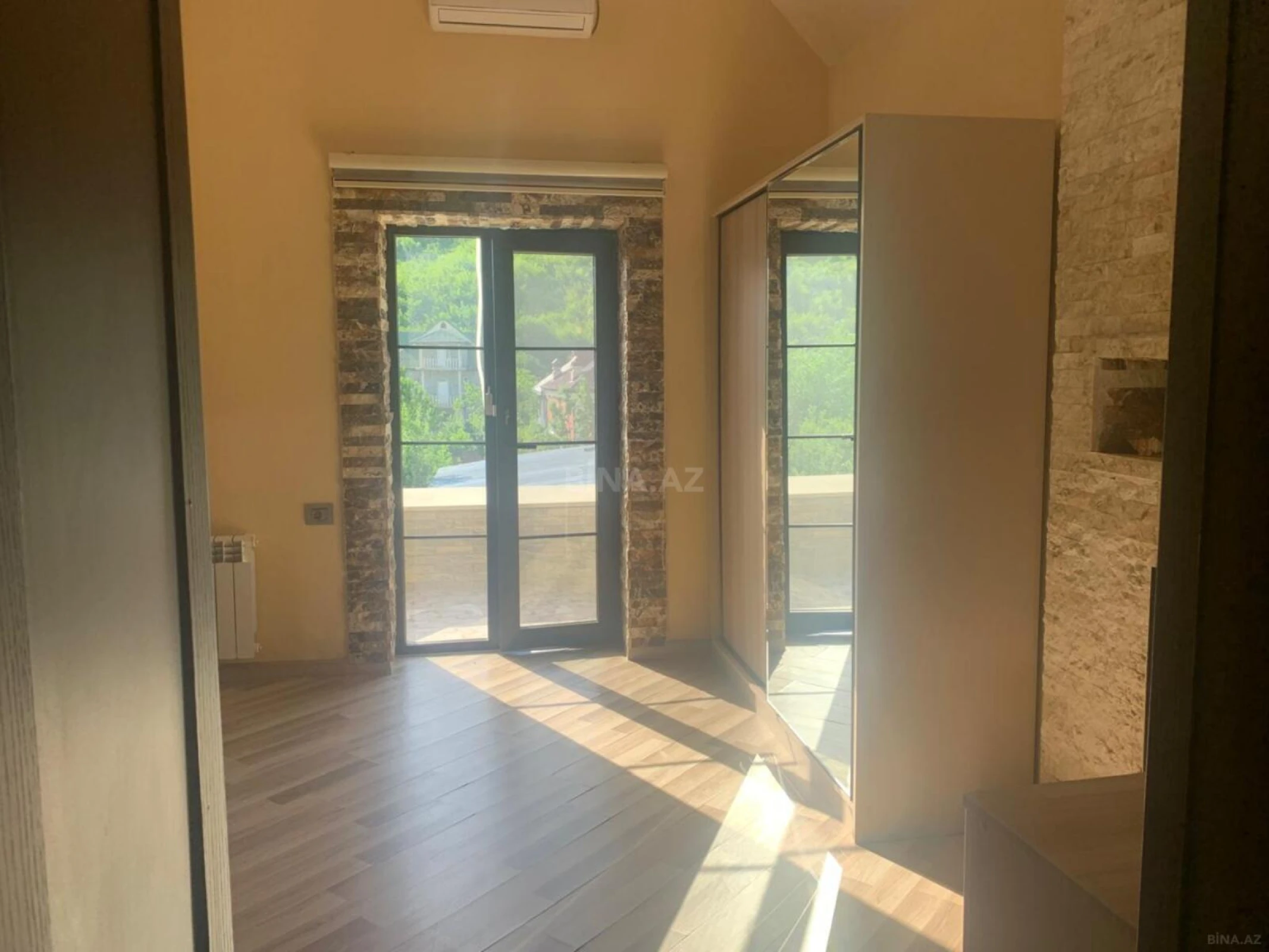 Satılır 5 otaqlı həyət evi 250 m²