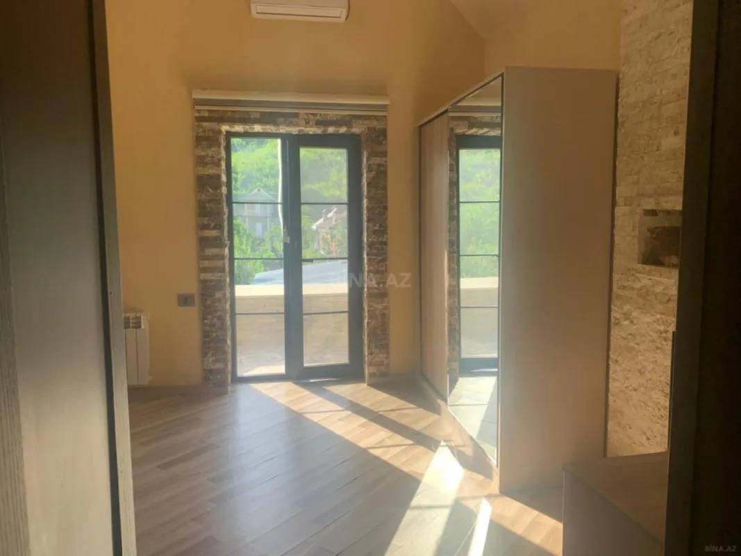 Satılır 5 otaqlı həyət evi 250 m²