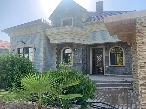 Satılır 5 otaqlı həyət evi 250 m²