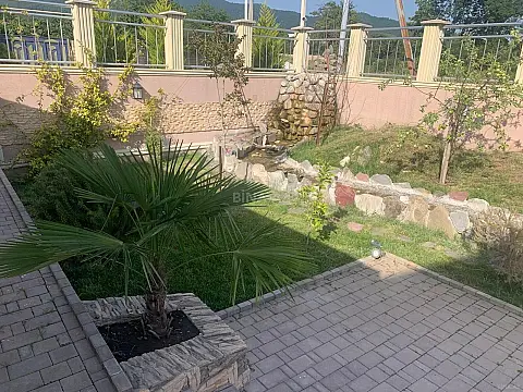 Satılır 5 otaqlı həyət evi 250 m²