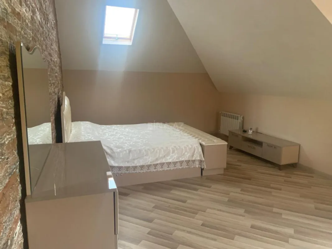 Satılır 5 otaqlı həyət evi 250 m²