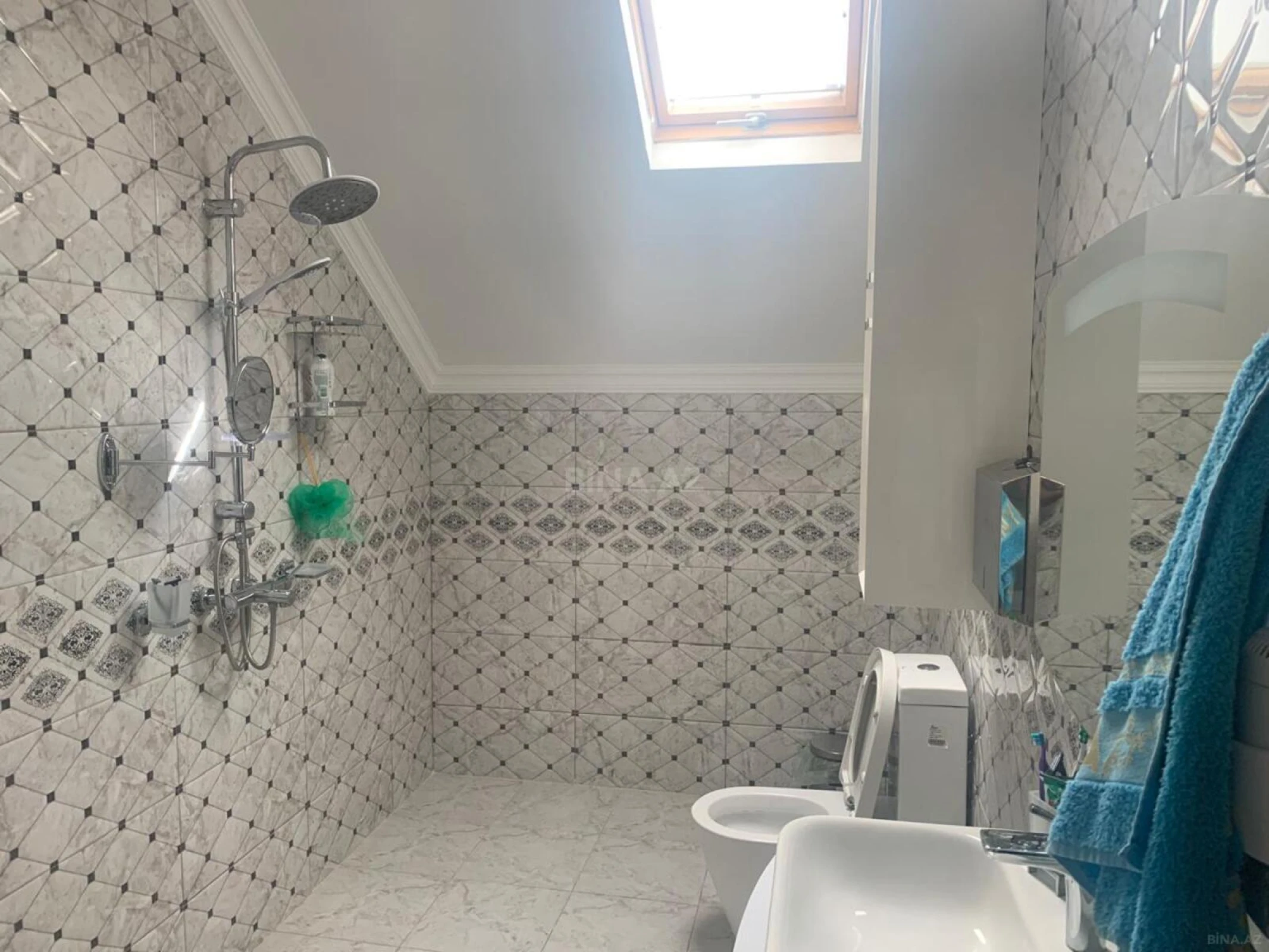 Satılır 5 otaqlı həyət evi 250 m²