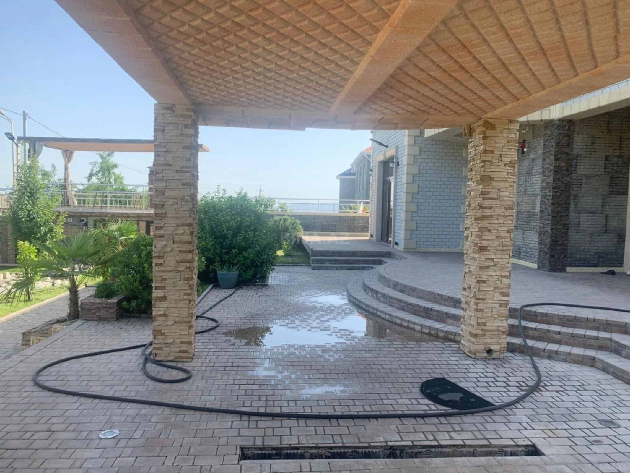 Satılır 5 otaqlı həyət evi 250 m²