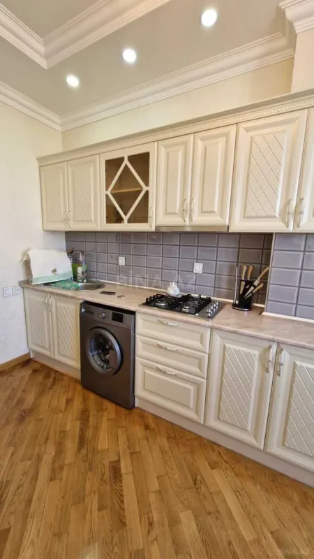 Satılır 3 otaqlı mənzil 110 m²