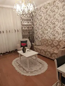 Kirayə verilir 2 otaqlı mənzil 60 m²