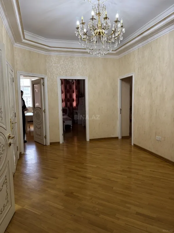 Kirayə verilir 3 otaqlı mənzil 130 m²