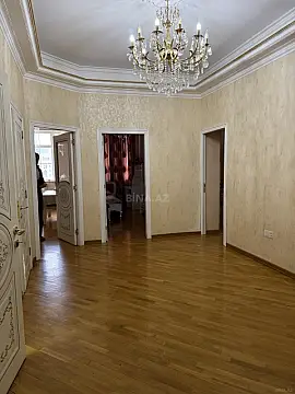 Kirayə verilir 3 otaqlı mənzil 130 m²