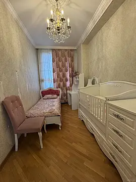Kirayə verilir 3 otaqlı mənzil 130 m²