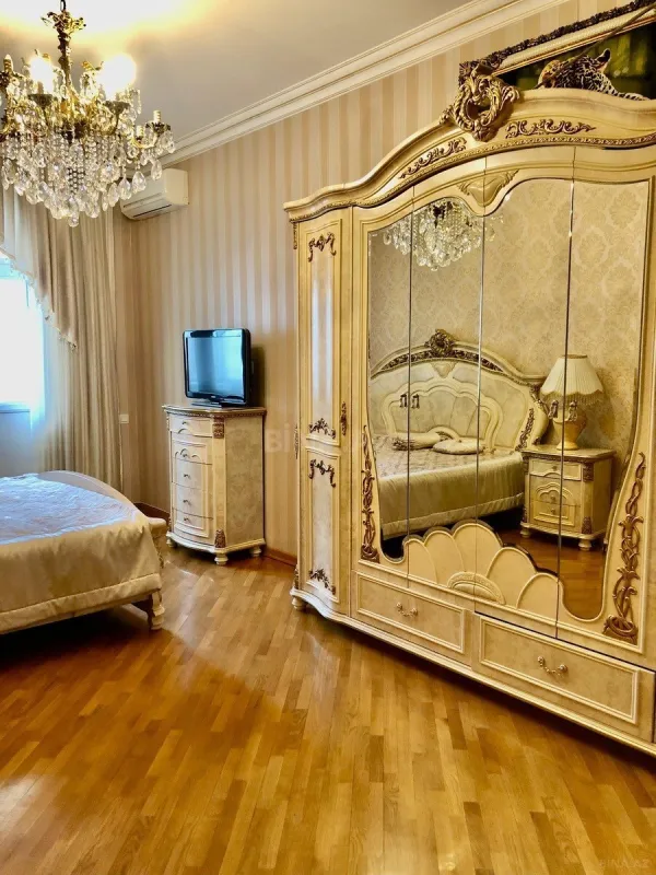 Kirayə verilir 3 otaqlı mənzil 130 m²