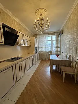 Kirayə verilir 3 otaqlı mənzil 130 m²